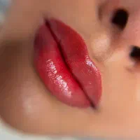 مدل برای شیدینگ لب