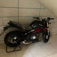 بنلی ۳۰۰ مدل ۴۰۰ صفر