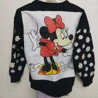 تعدادی لباس در حد نو و تمیز