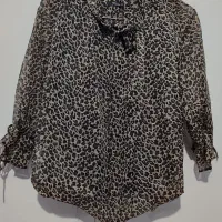 تعدادی شومیز و مانتو