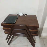 میز وسط مبل وسه گل میزش