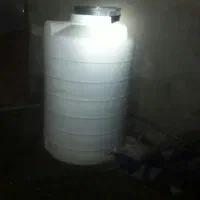 تانکر ۱۰۰۰لیتری ایستاده .داخل آبی