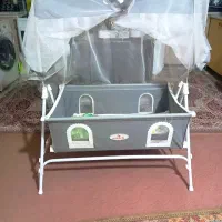 گهواره نوزاد سالم و تمیز، رنگ سفید شیک