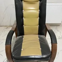 دو عدد صندلی