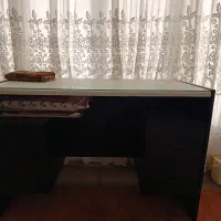 میز تحریر با شیشه روش