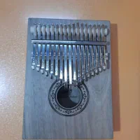 کالیمبا به همراه ادوات