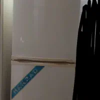 یخچال فریزر  در حد نو فقط واشر درش خرابه