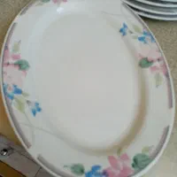 چینی گل قرمز|ظروف سرو و پذیرایی|نجفآباد, گلدشت|دیوار