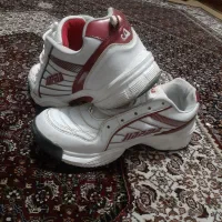 کفش ورزشی والیبال و تنیس و پیاده روی