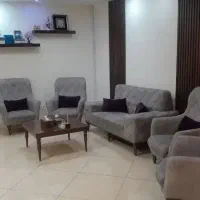 منشی خانم برای نوبت دهی حضوری و غیر حضوری