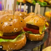 پیراشکی،مینی برگر،کوردن بلو،کیک مرغ،مینی پیتزا و