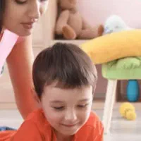 مربی و پرستار کودک و بچه