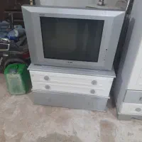 یدونه کمد وتلویزیون یه ۳کشو زیر تلویزیون