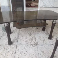 تخت دو نفره فلزی و میز وسط