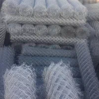 فنس توری گالوانیزه و صندلی و داس و بوته کن