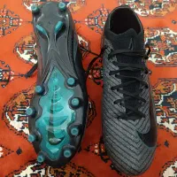 کفش فوتبالی خوب ولی من دوست ندارم|کیف، کفش، کمربند|سنگدوین, |دیوار