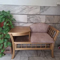 میز تلفن طلایی