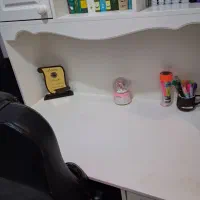 میز تحریر کتابخانه