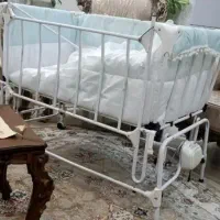 تخت کنار مادر کودک