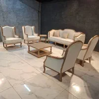 مبل.      نیم سلطنتی