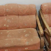 مبل راحتی با میز مبل همراه با 2 میز عسلی
