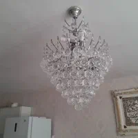 یک عدد لوستر زیبا و درخشان
