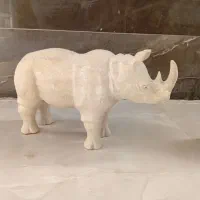مجسمه سنگی .کرگدن