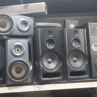 تعدادی موتور جادوبرقی و آبمیوه گیری و دوربین