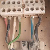 نصب و سرویس و تعویض فن و خازنو فیش سر موتور