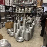 کارگر و فروشنده خانم یا آقا