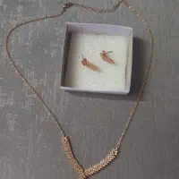 دستبند وگردن بند|بدلیجات|برخوار, |دیوار