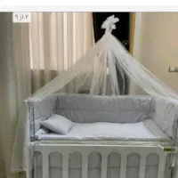 تخت کنار مادر