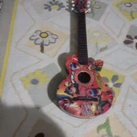 گیتار  پلاستیکی تمیز سالم
