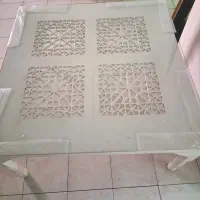 میز منبت‌کاری شده با شیشه