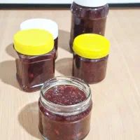 مربا توت فرنگی خانگی بهداشتی