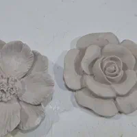 تعدادی مجسمه پلی استر  خام