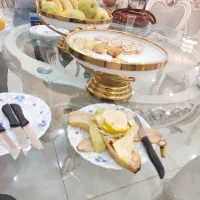 خانم جهت خدمات در تالار وهتل خانه معلم جعت نظافت