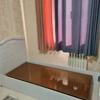 تخت در حد نو و بدون تشک