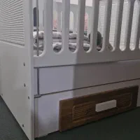 تخت کودک بسیار باکیفیت و زیبا، مناسب برای نوزاد