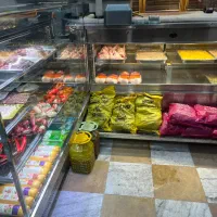 به یک نیرو کار جهت کار در مرغ فروشی