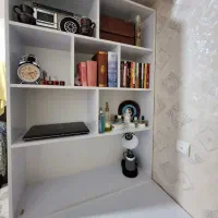 کتابخانه و میز تحریر