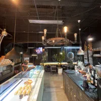 ویتر خانم برای کافه در بلوار فردوس