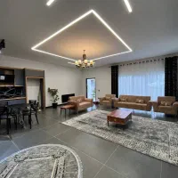 زدن عینک دودی برای بازدید از این ملک الزامیست.