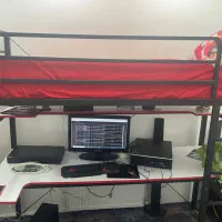 تخت به همراه میز کار فلزی