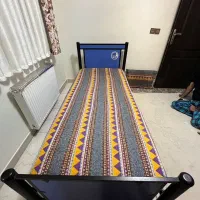 تخت خواب فلزی سالم