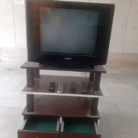 تلویزیون سامسونگ ۲۱ اینچ در حد نو با میز تلویزیون
