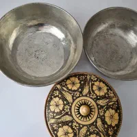 کاسه مسی سنگین وشکلات خوری چوبی چراغ قوه عتیقه