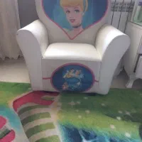 فرش ترک با طرح  توتفرنگی و مبل کاملا سالم و تمیز|فرش|پردیس, فاز ۱۱|دیوار