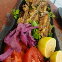 همکار ۲ خانوم برای کار درکافه رستوران