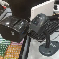 نیروی حسابدار خانم در فروشگاه مواد غذایی